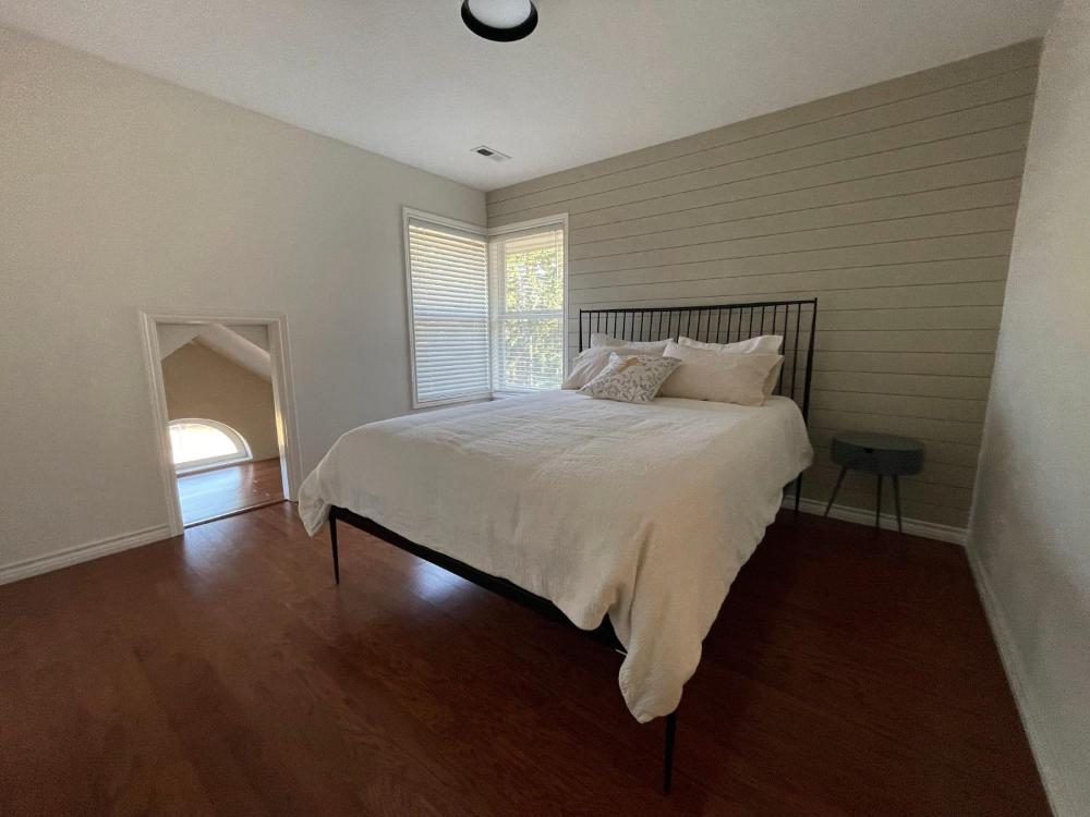 Double Room with Shared Bathroom interior