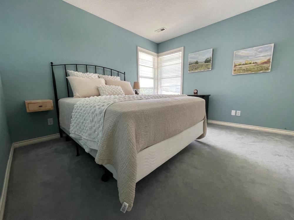 Double Room with Shared Bathroom interior
