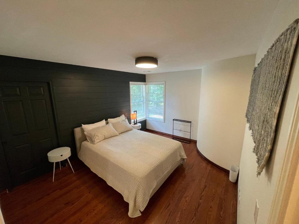Double Room with Shared Bathroom interior